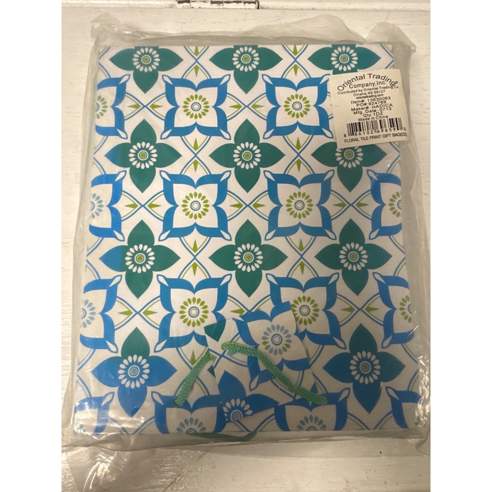12 Oriental Trading Floral Tile Print Gift Bags‎ Blue Green Party Favor 9" x 7"